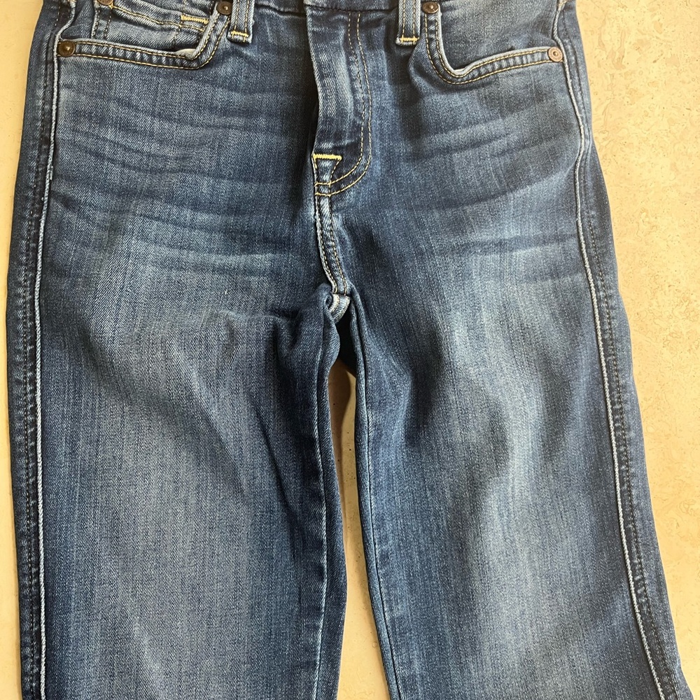 Blue Jeans  Flare with Classic Denim Look. A pocket!!